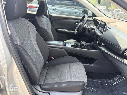 Used 2022 Nissan Rogue SV FWD image 19