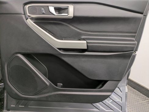 Used 2022 Ford Explorer XLT w/ Equipment Group 202A image 27