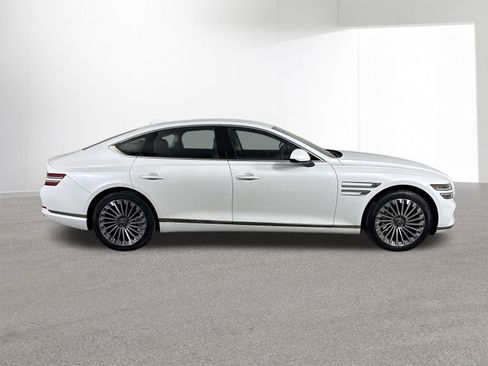 Used 2024 Genesis G80 image 35