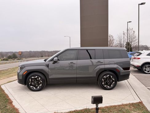 Used 2024 Hyundai Santa Fe SE image 2