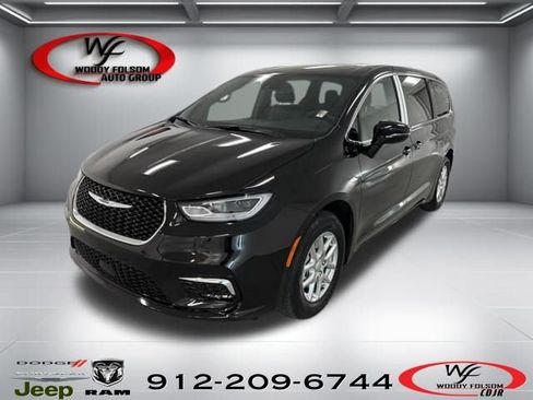 New 2026 Chrysler Pacifica Select FWD image 1