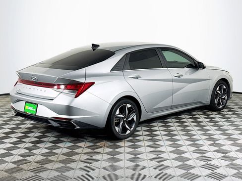 Used 2021 Hyundai Elantra SEL w/ Convenience + Premium Package FWD image 10
