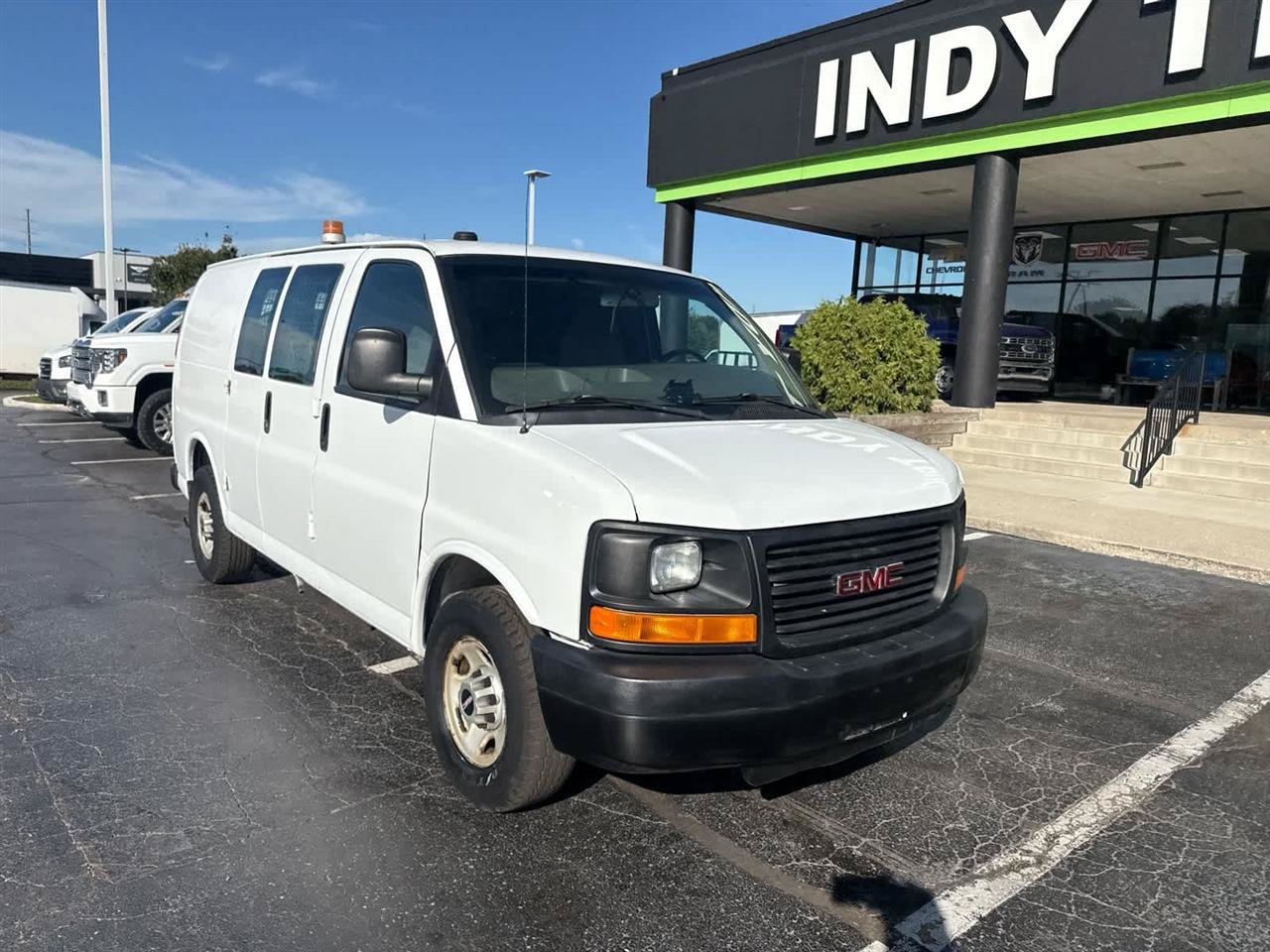 Used 2014 GMC Savana 2500 w/ Cold Climate Package RWD image 2