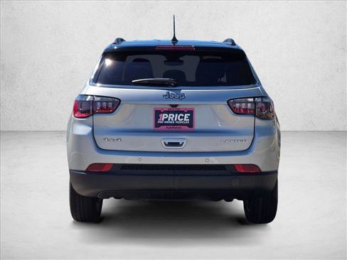 Used 2025 Jeep Compass Limited image 7