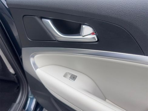 Used 2025 Genesis G70 2.5T image 44