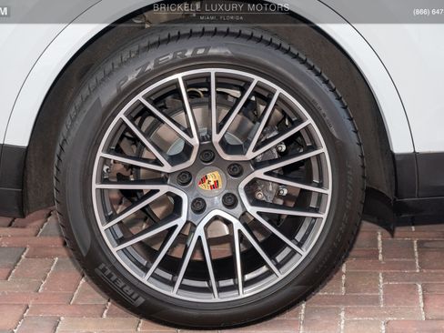 Used 2020 Porsche Cayenne image 42