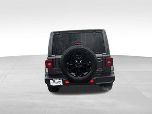 Used 2025 Jeep Wrangler Unlimited Sahara w/ Safety Group AWD/4WD image 35