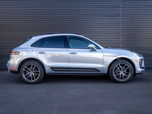 Certified 2025 Porsche Macan image 27