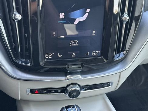 Used 2020 Volvo XC60 T5 Momentum w/ Protection Package Premier image 21