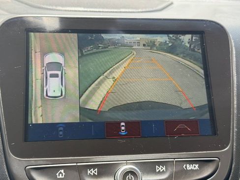 Used 2018 Chevrolet Equinox Premier FWD image 12