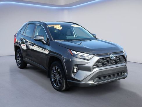 Used 2022 Toyota RAV4 XLE Premium AWD/4WD image 9