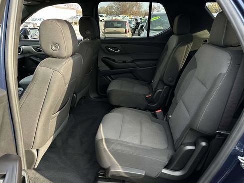 Used 2023 Chevrolet Traverse LT image 17