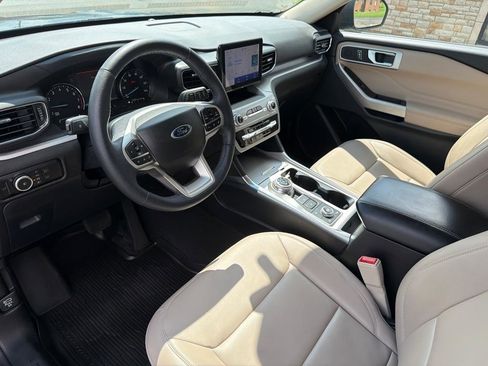 Used 2023 Ford Explorer XLT w/ Equipment Group 202A AWD/4WD image 11