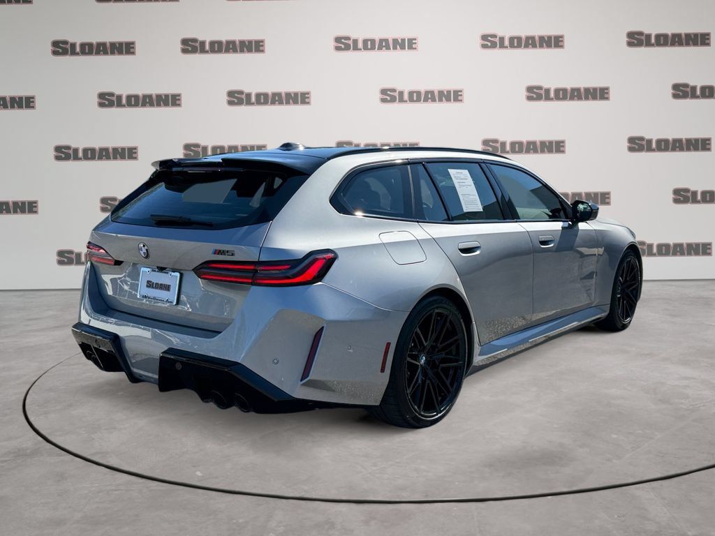 Used 2026 BMW M5 Touring AWD/4WD image 5