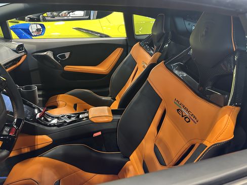 Used 2020 Lamborghini Huracan EVO RWD image 6