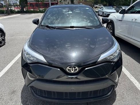 Used 2020 Toyota C-HR XLE FWD image 2