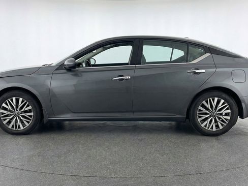 Used 2025 Nissan Altima 2.5 SV FWD image 5