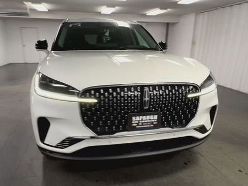 Used 2025 Lincoln Aviator Premiere image 3