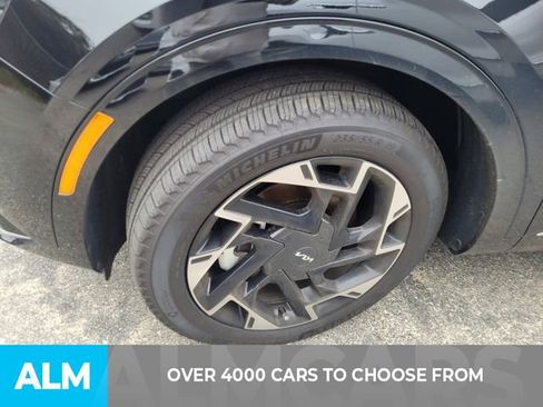 Used 2025 Kia Sportage SX image 2