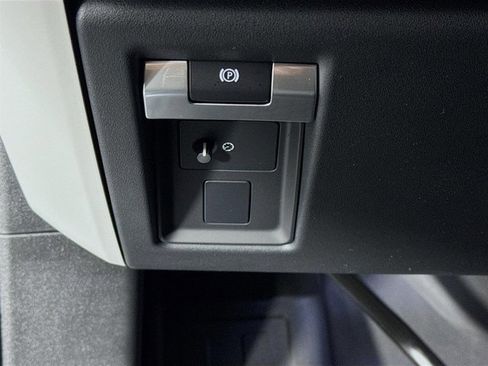 New 2026 Land Rover Defender 130 X-Dynamic SE image 10