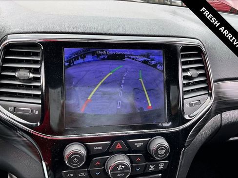 Used 2019 Jeep Grand Cherokee Altitude image 14