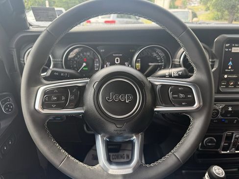 Used 2023 Jeep Wrangler Unlimited Sahara AWD/4WD image 16