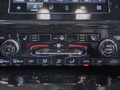 New 2025 Jeep Grand Cherokee Altitude image 22