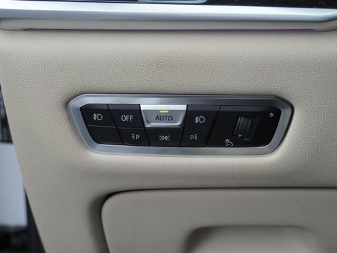 Used 2021 BMW X7 xDrive40i w/ Premium Package AWD/4WD image 18
