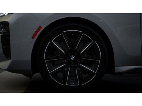New 2025 BMW i7 eDrive50 w/ M Sport Package image 7