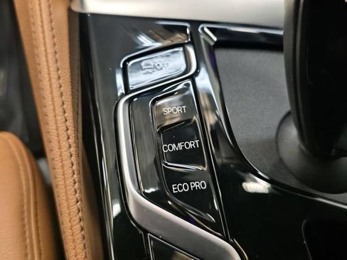 Used 2022 BMW 530i w/ M Sport Package RWD image 18