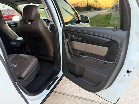 Used 2016 GMC Acadia SLT image 25