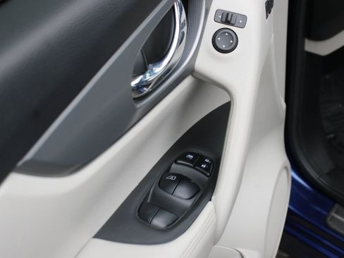 Used 2020 Nissan Rogue Sport SL w/ Premium Package image 15