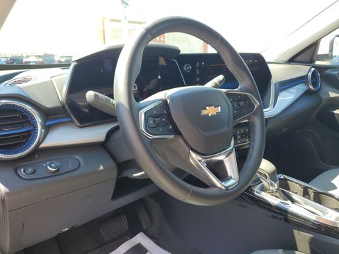 Used 2024 Chevrolet Trax LT w/ Driver Confidence Package image 16