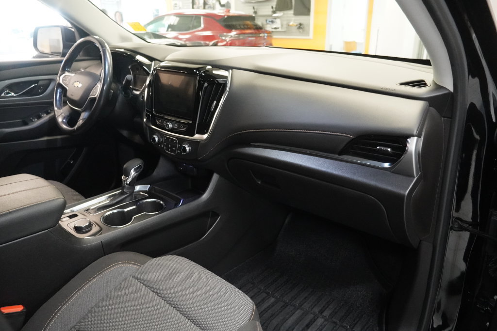 Used 2021 Chevrolet Traverse LT FWD image 13