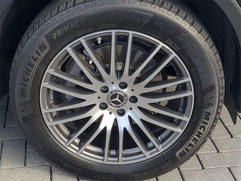 Used 2024 Mercedes-Benz GLC 300 4MATIC image 12