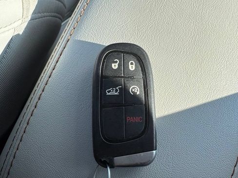 Used 2019 Jeep Cherokee Limited FWD image 30