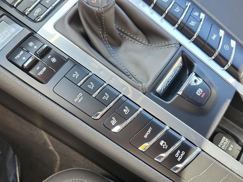 Used 2020 Porsche Macan S image 36