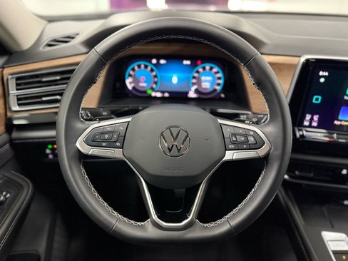 Used 2024 Volkswagen Atlas SE image 17