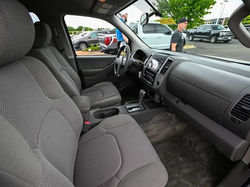 Used 2018 Nissan Frontier SV AWD/4WD image 24