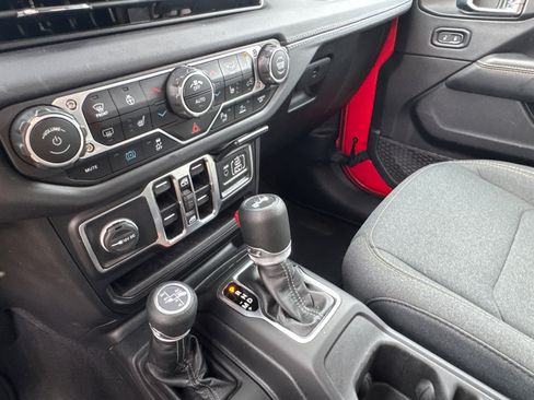 Used 2025 Jeep Wrangler Sahara w/ Safety Group image 28