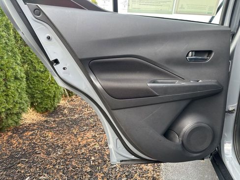 Used 2023 Nissan Kicks SV image 9