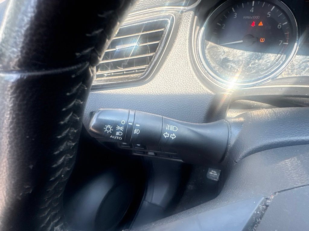 Used 2020 Nissan Rogue Sport AWD image 38