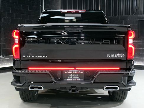 Used 2025 Chevrolet Silverado 1500 High Country w/ High Country Premium Package AWD/4WD image 7