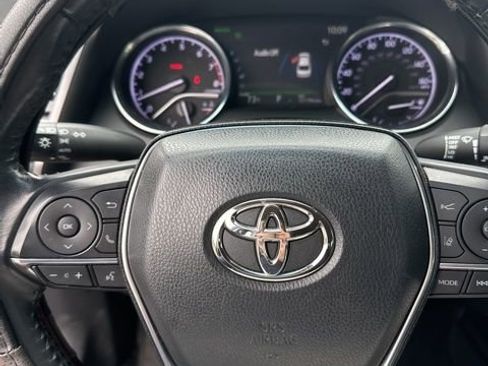 Used 2020 Toyota Camry XLE FWD image 12