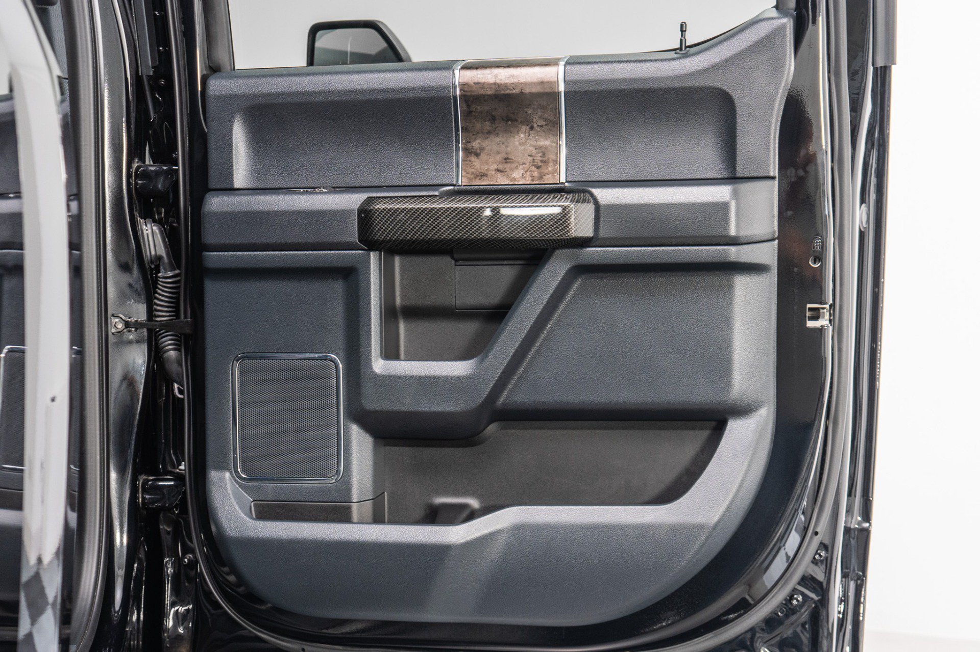 Used 2022 Ford F250 Lariat w/ Lariat Ultimate Package AWD/4WD image 40