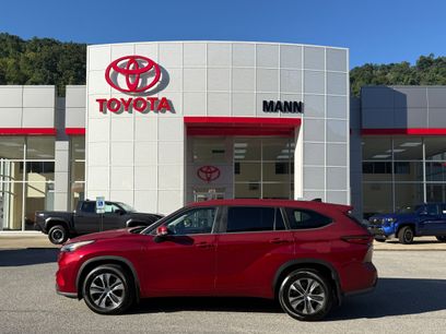 Used 2023 Toyota Highlander LE