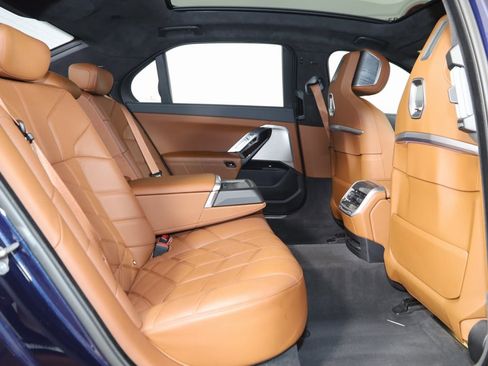 Used 2023 BMW 760i xDrive image 15