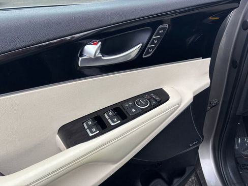 Used 2017 Kia Sorento SX image 21
