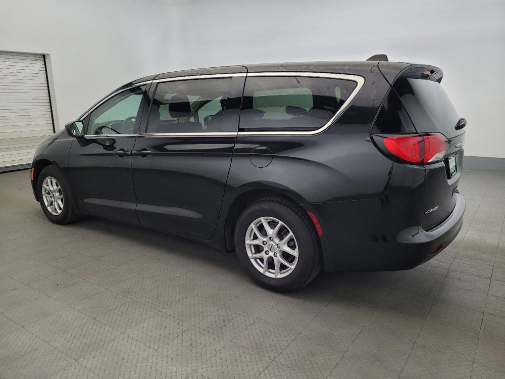 Used 2023 Chrysler Voyager LX FWD image 3