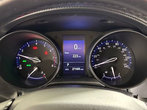 Used 2019 Toyota C-HR XLE FWD image 28